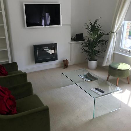 Charming Flat Centrally Located لندن المظهر الخارجي الصورة